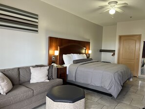 Deluxe Room, 1 King Bed with Sofa bed, Non Smoking | Desk, blackout drapes, iron/ironing board, bed sheets - Casa Rosa Inn (Port Isabel)