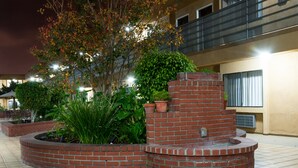 Terrace/patio - Gardena Terrace Inn (Gardena)