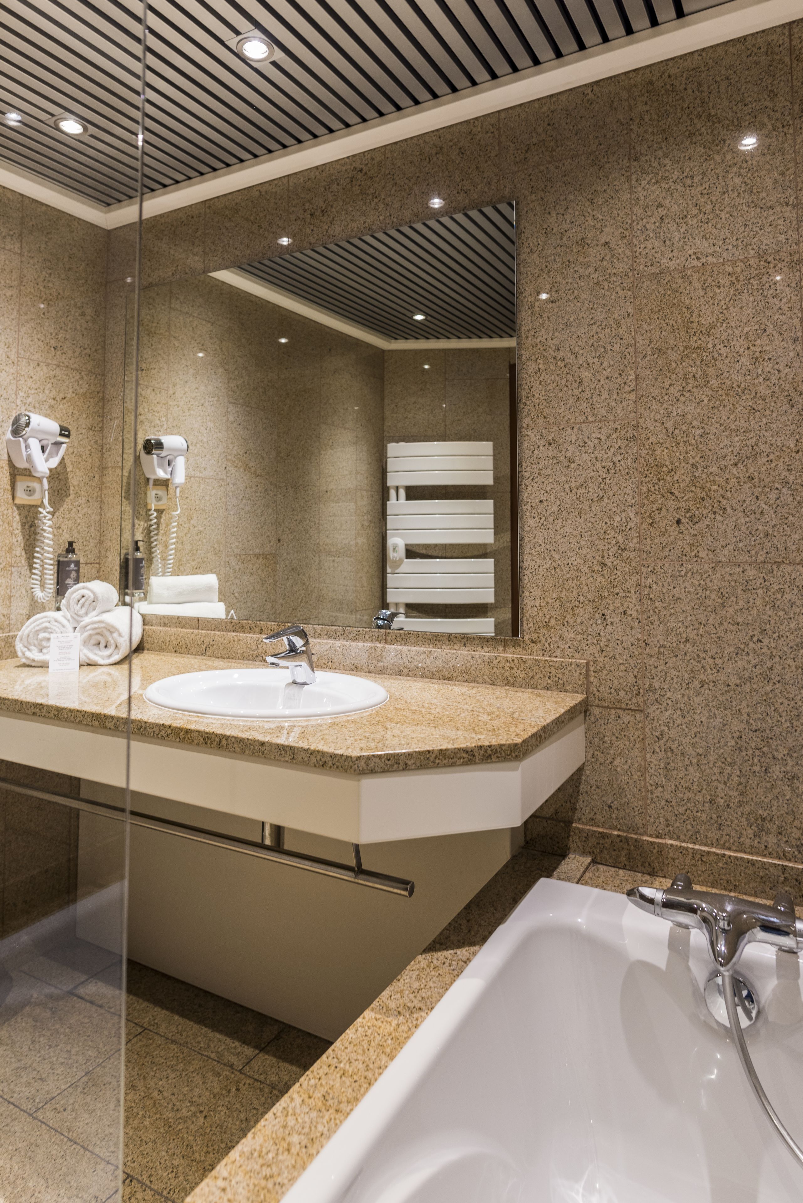 combined shower/bathtub, free toiletries, hair dryer, towels