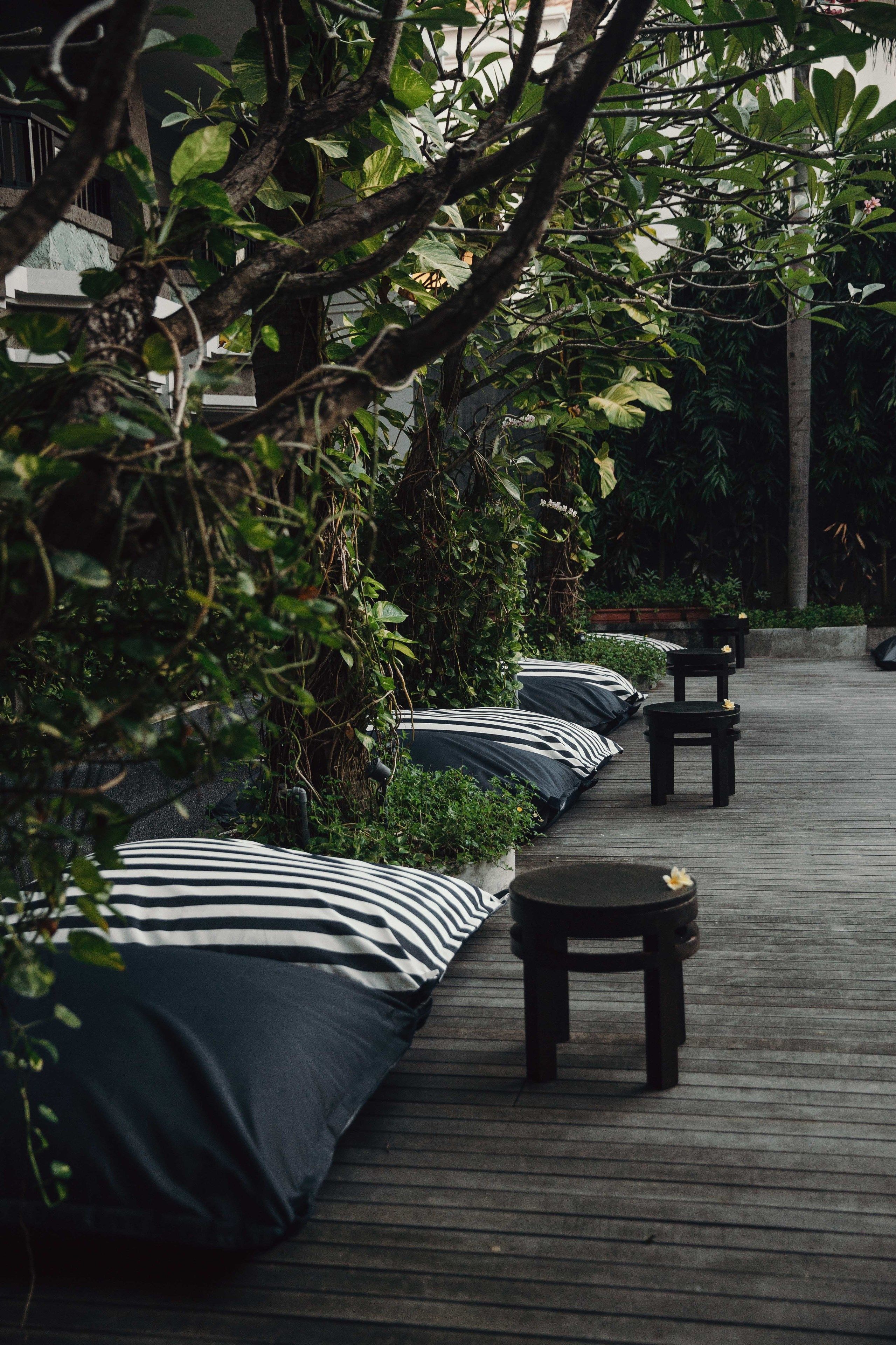 outdoor pool, open 7 am to 7:00 pm, pool loungers