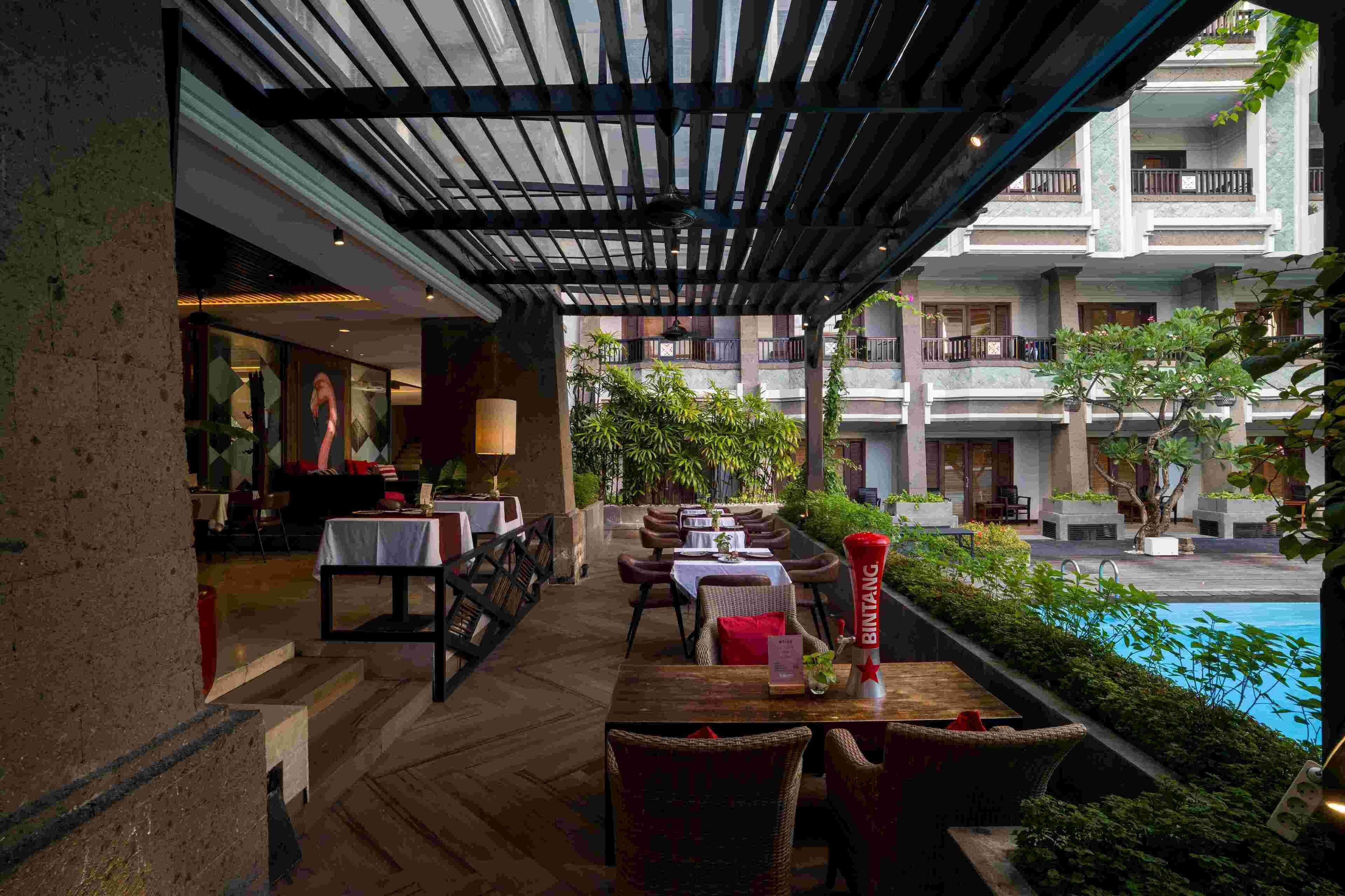 2 restaurants, breakfast served