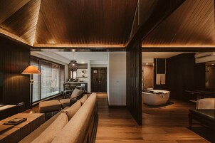 The Layonsari Suite | Living area