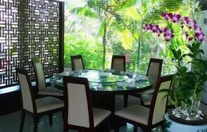 3 restaurants; breakfast, lunch, and dinner served - Club Bali Mirage (Nusa Dua)