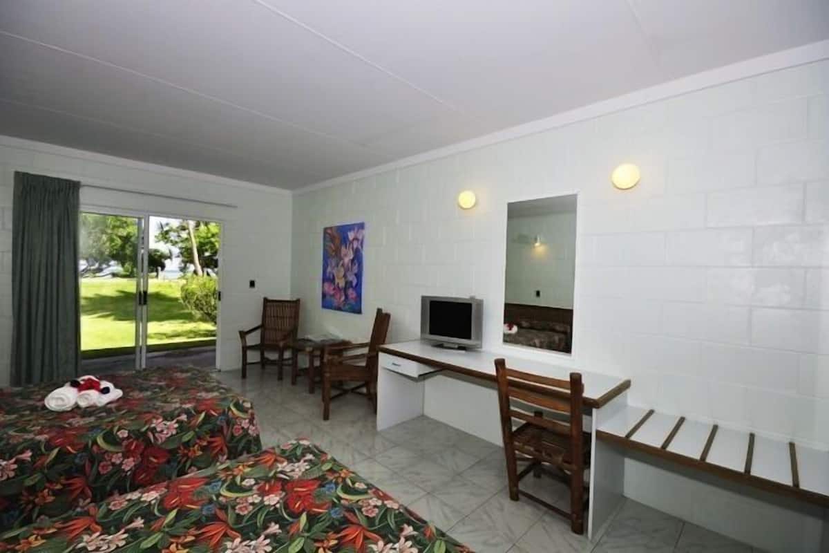 minibar, in-room safe, desk, blackout curtains