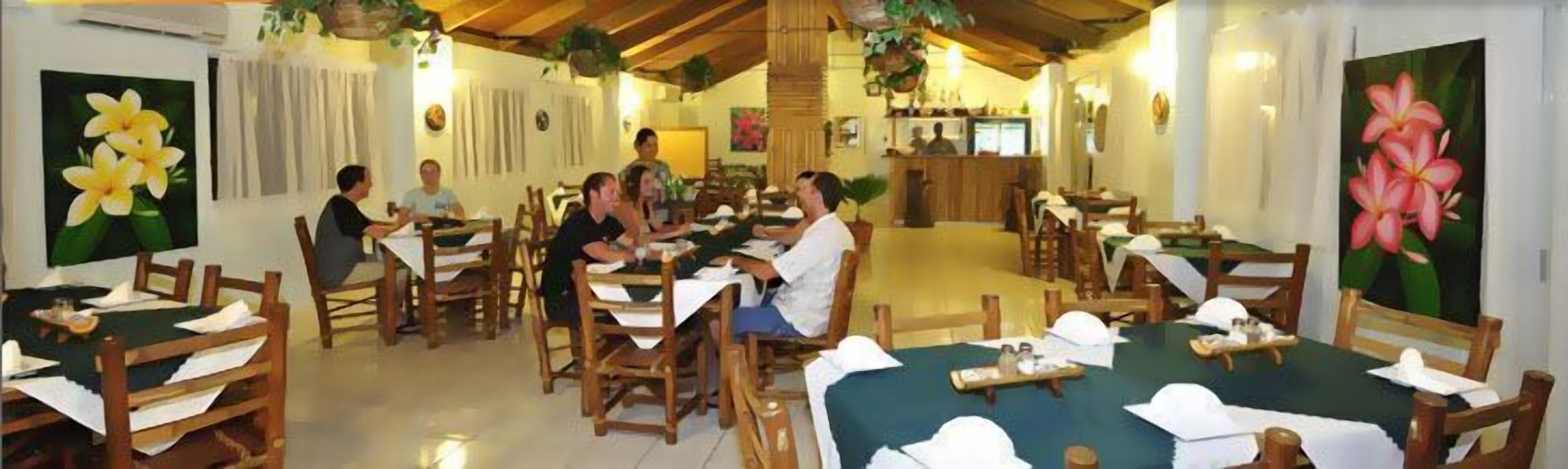 breakfast, lunch, dinner served; pool views