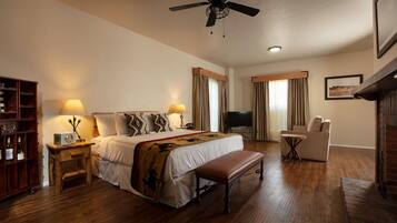 1 soverom, individuelt innredet, skrivebord og blendingsgardiner