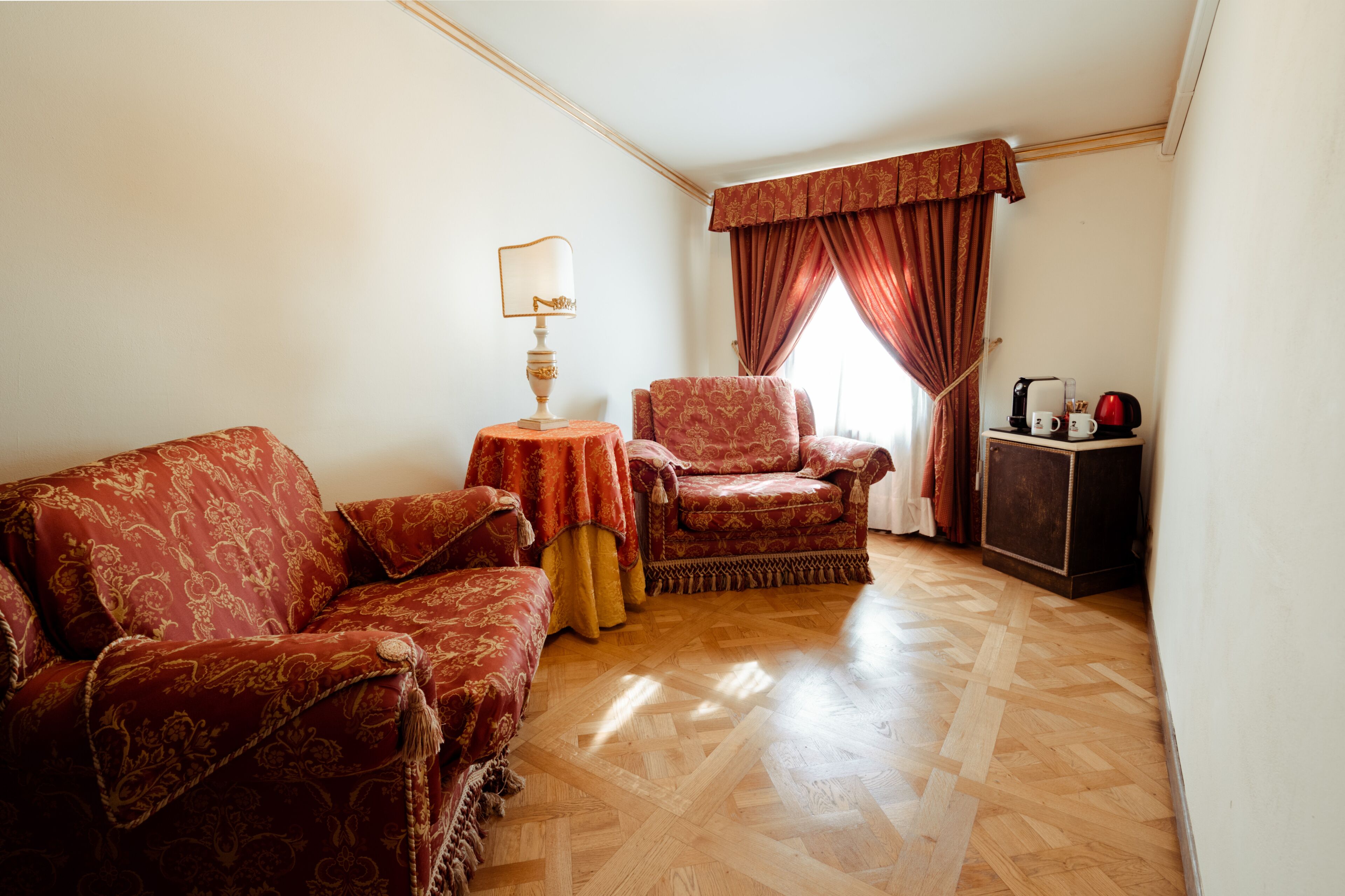 junior suite tosca with balcony | down duvets, minibar, in-room safe, individually furnished