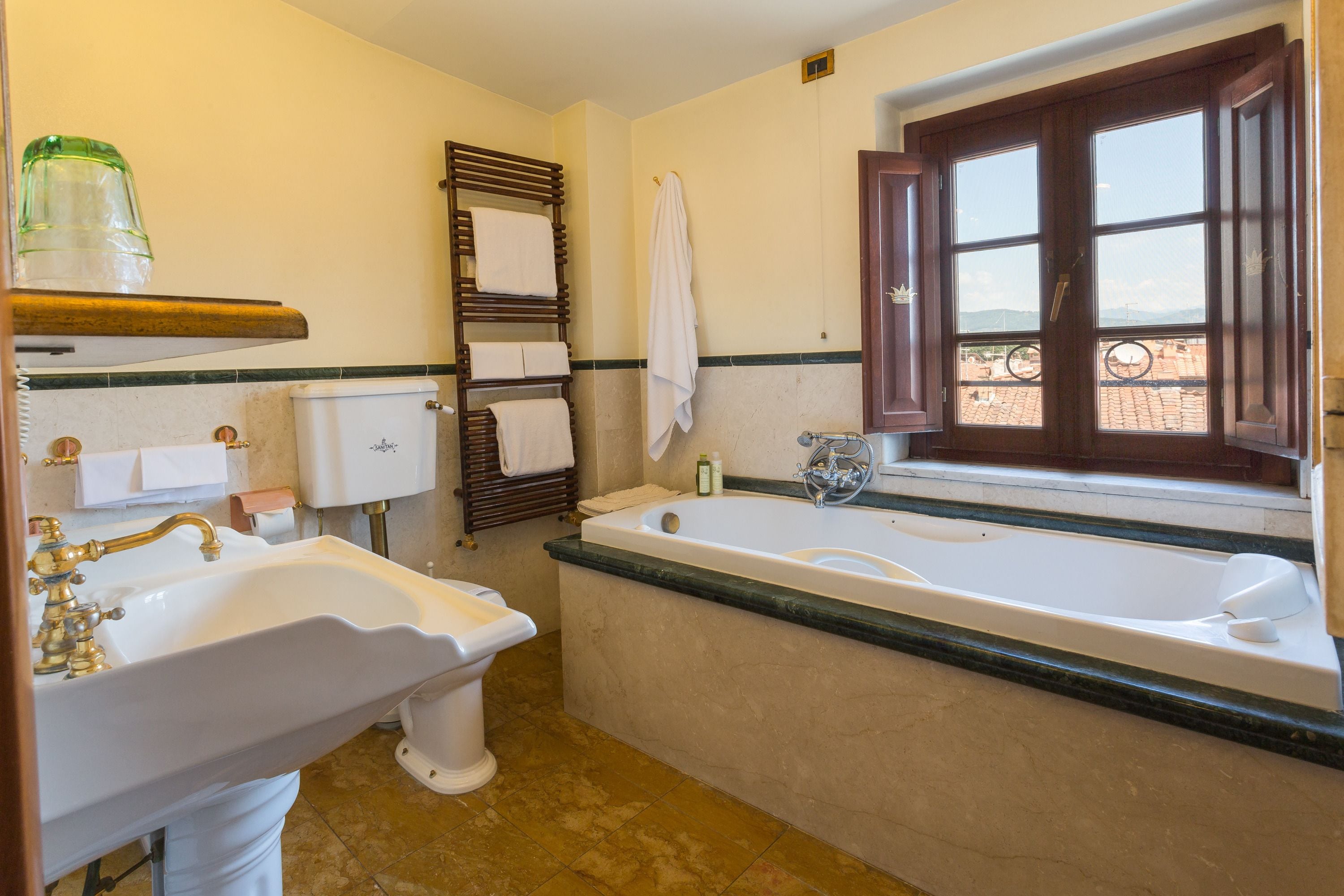 shower, free toiletries, hair dryer, bidet