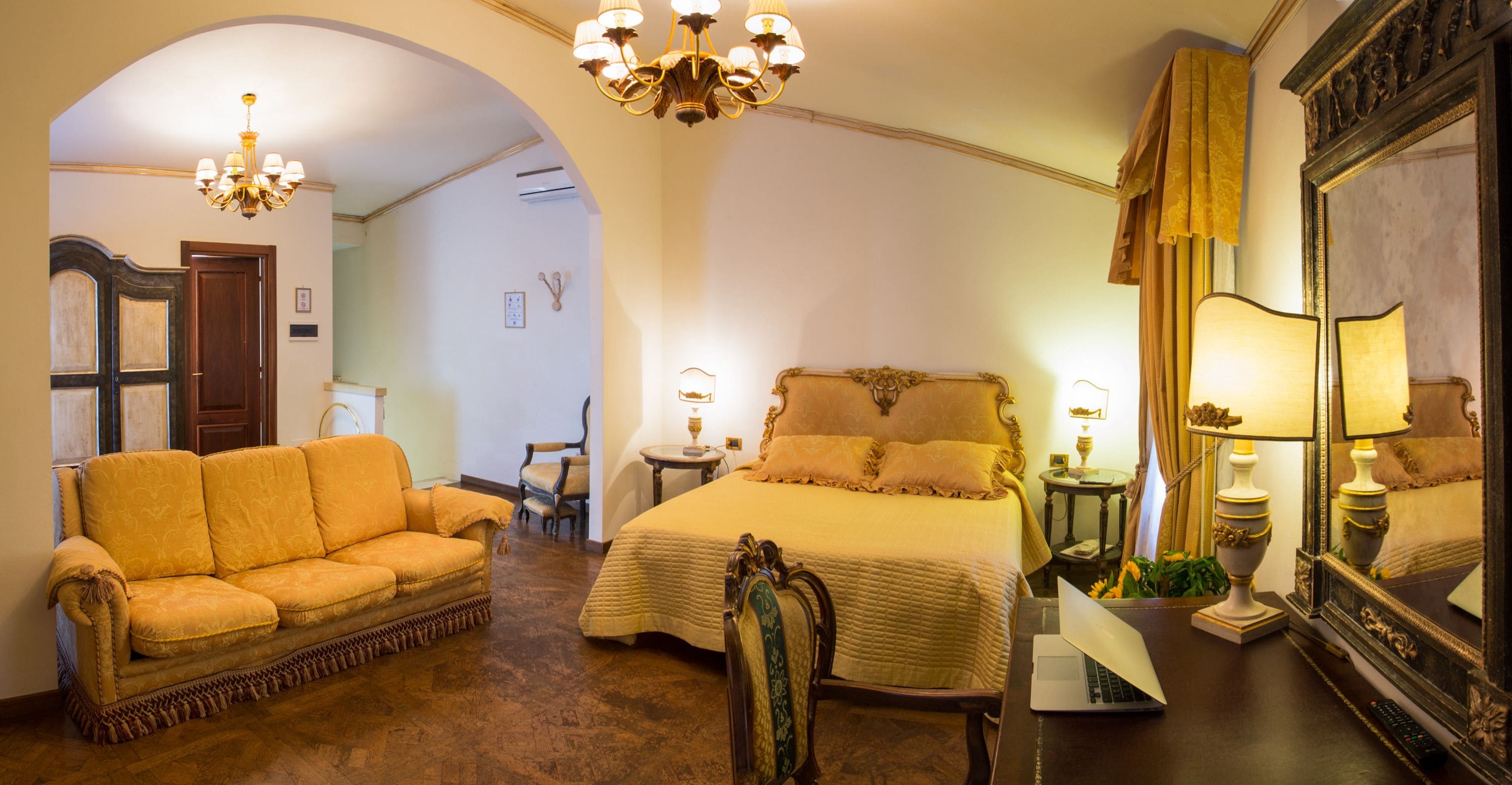 junior suite | down duvets, minibar, in-room safe, individually furnished