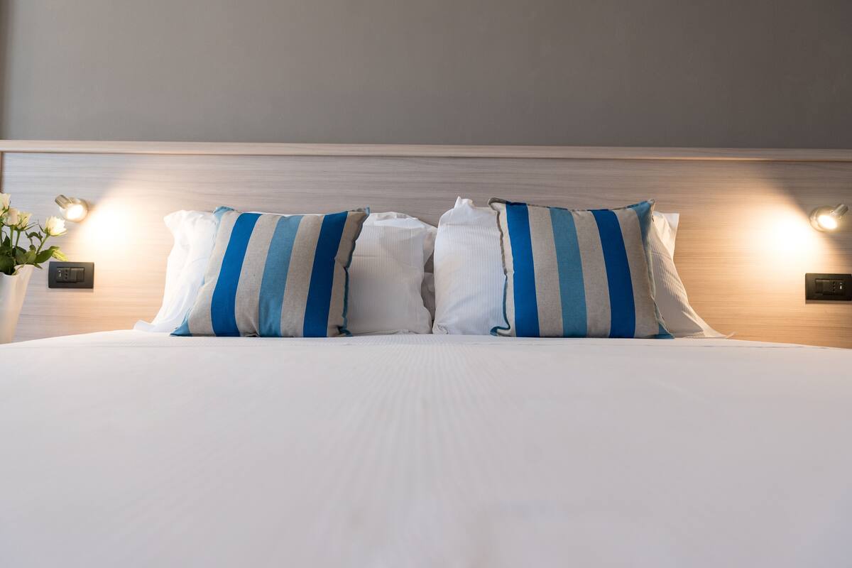 city apartment, park view | down duvets, pillow-top beds, in-room safe, desk