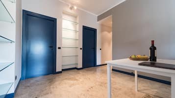 Appartement Ville, vue parc | Coin séjour | Télévision LCD de 36 pouces avec chaînes par satellite, télévision