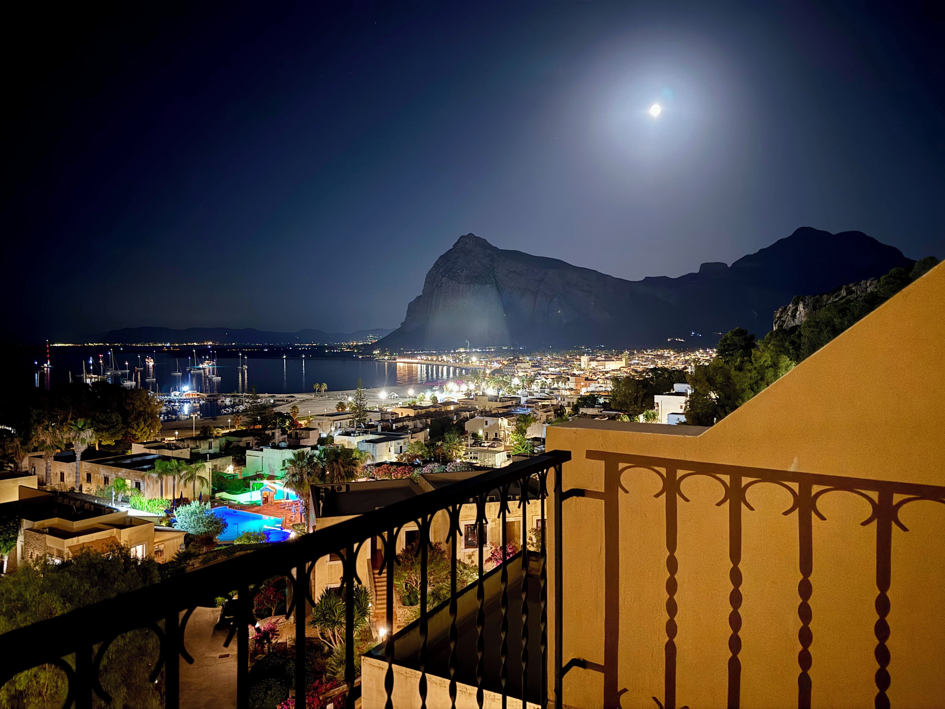 ห้องคอมฟอร์ทดับเบิล, วิวทะเล | โต๊ะทำงาน, Wi-Fi ฟรี, ผ้าปูที่นอน