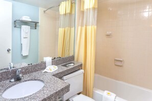 Ensemble douche/baignoire, articles de toilette gratuits, sèche-cheveux