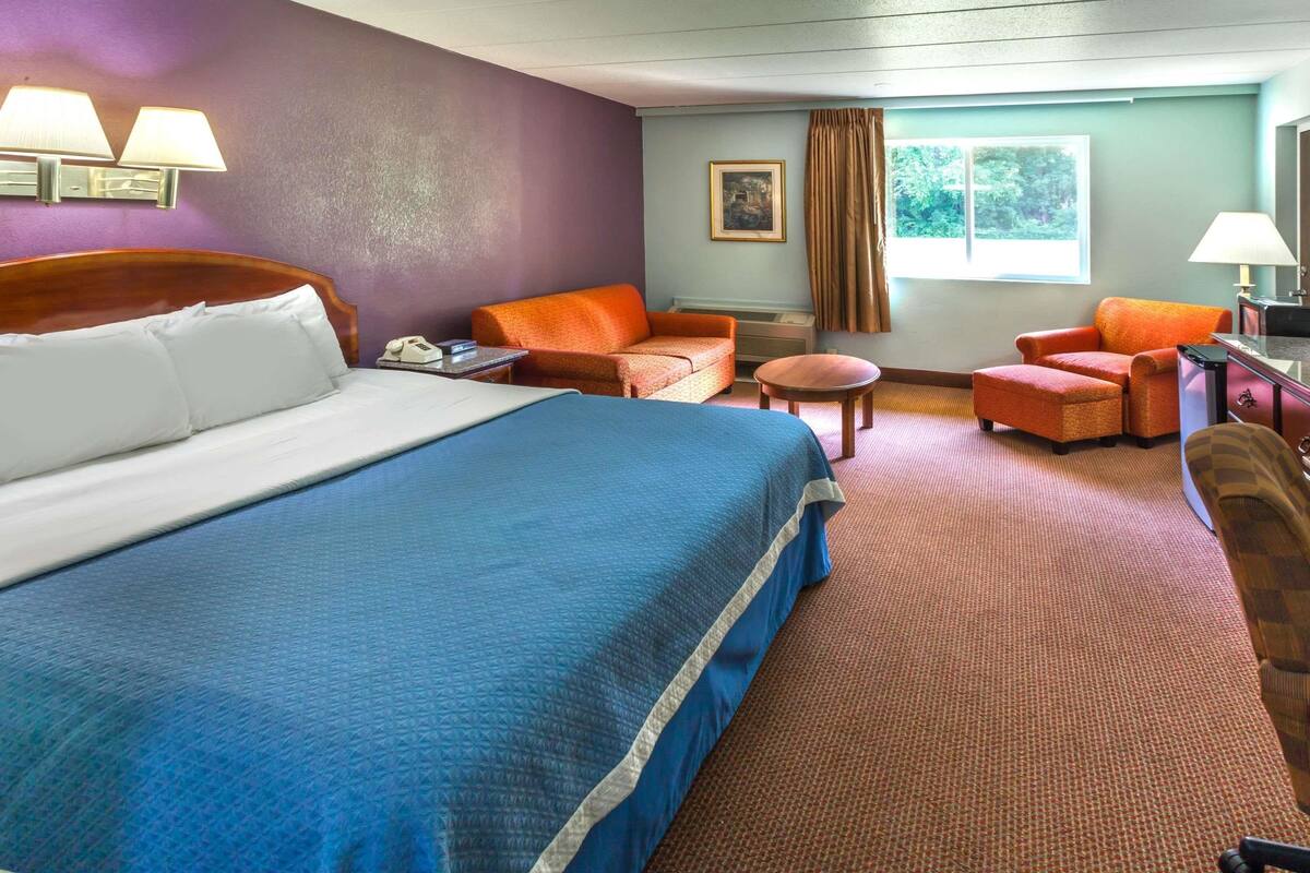 Studio Suite, 1 King Bed, Non Smoking