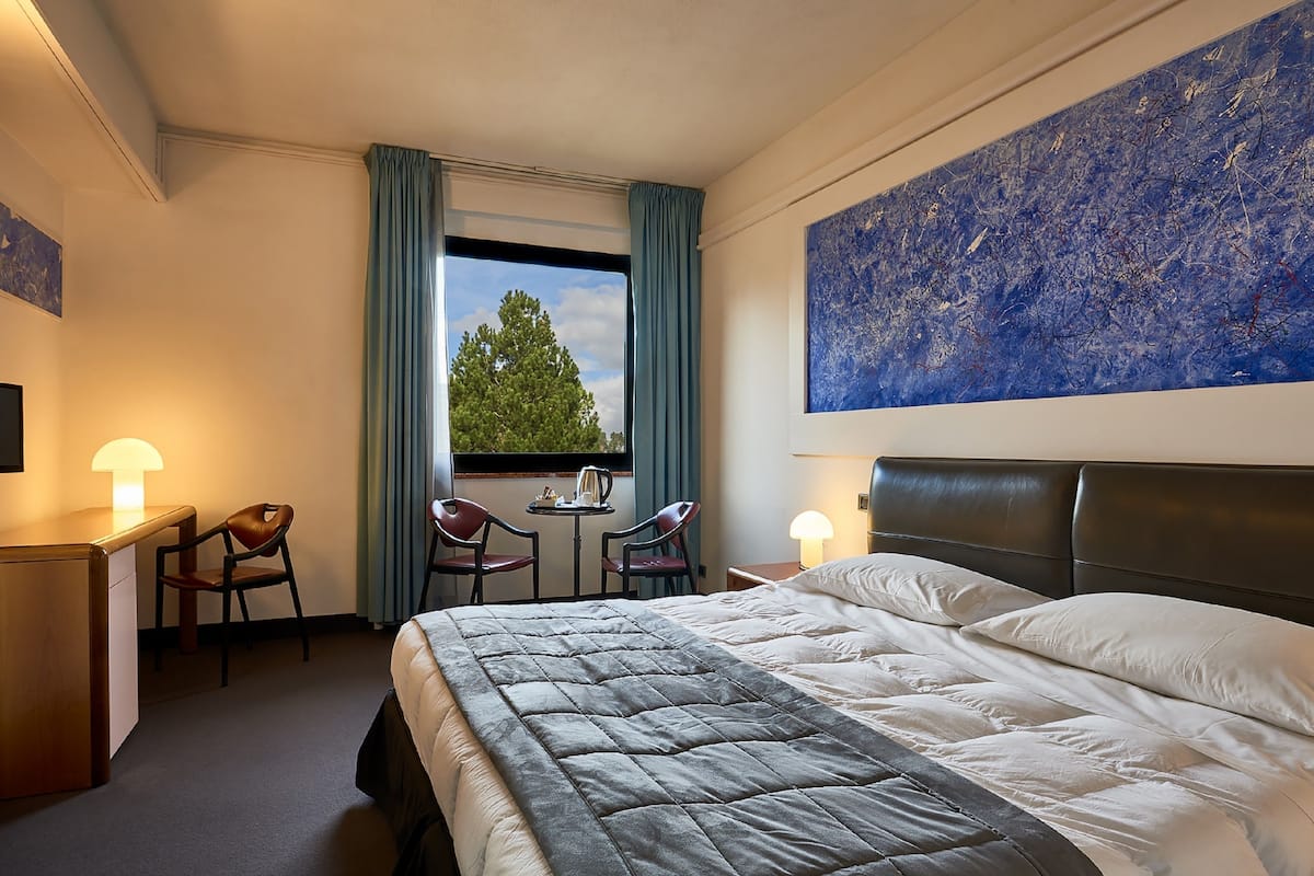 Comfort dubbelrum för 1 person | Minibar, värdeförvaringsskåp på rummet, skrivbord och barnsängar