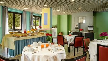 Tägliches inbegriffenes Frühstücksbuffet