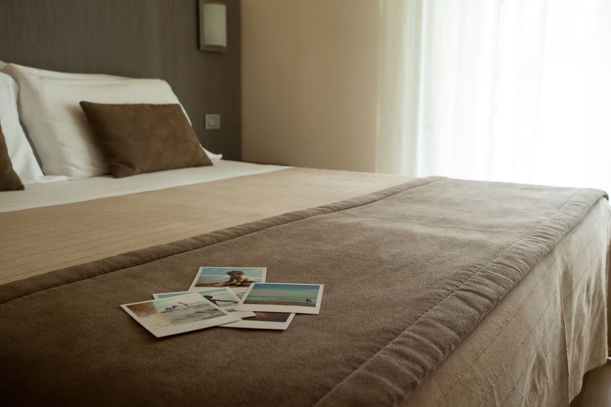 Minibar, in-room safe, soundproofing, free WiFi