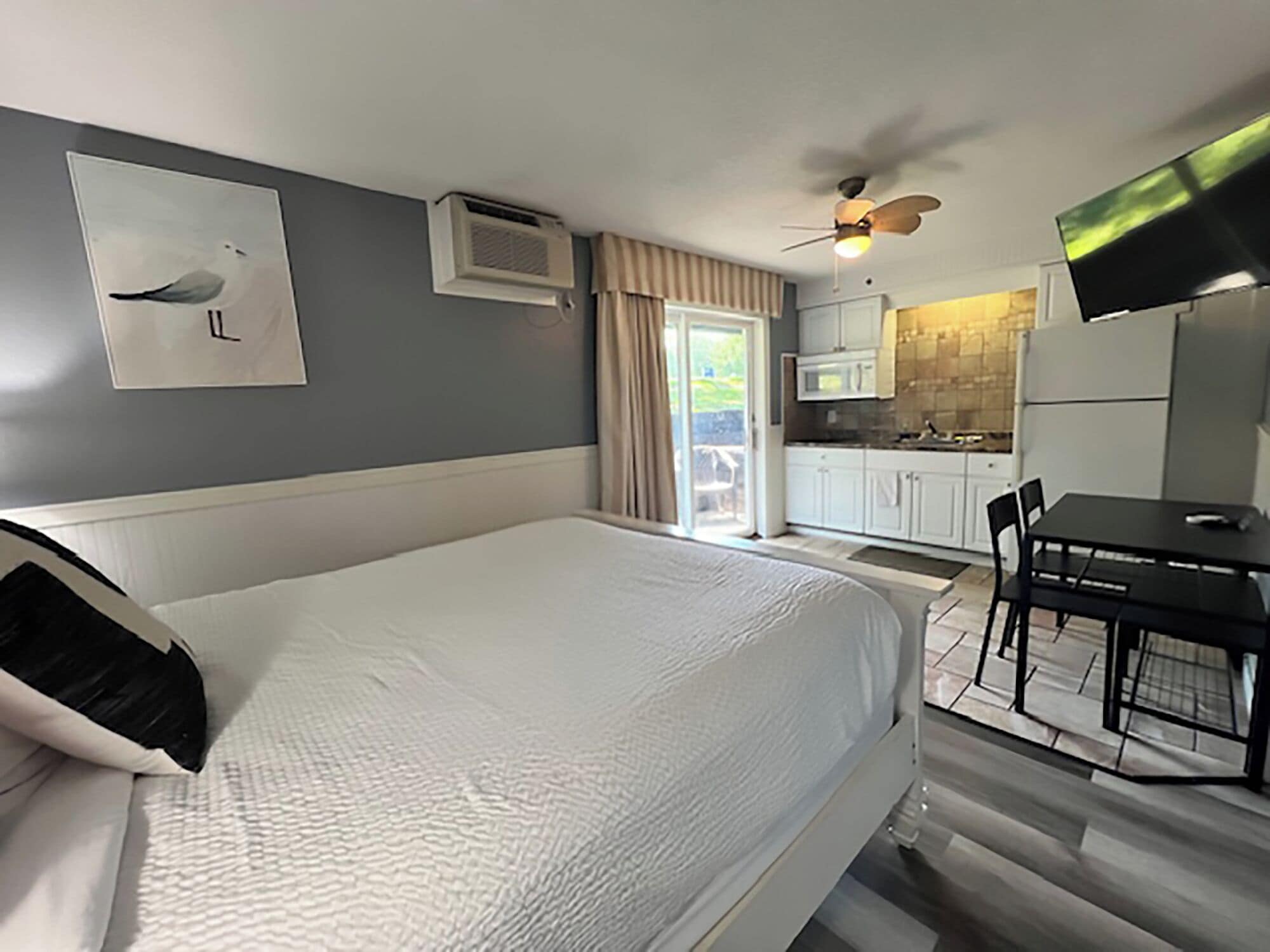 Room, 1 Bedroom, Non Smoking, Kitchenette (Patio, 1 Queen Bed, Bunkbeds) | Private kitchen | Fridge, microwave, coffee/tea maker