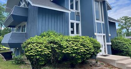 Travelodge by Wyndham Traverse City MI