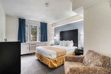 Room, 2 Bedrooms, Non Smoking (2 Bathrooms, 1st Floor, 3 Queen Beds) | 1 bedroom, desk, blackout drapes, iron/ironing board