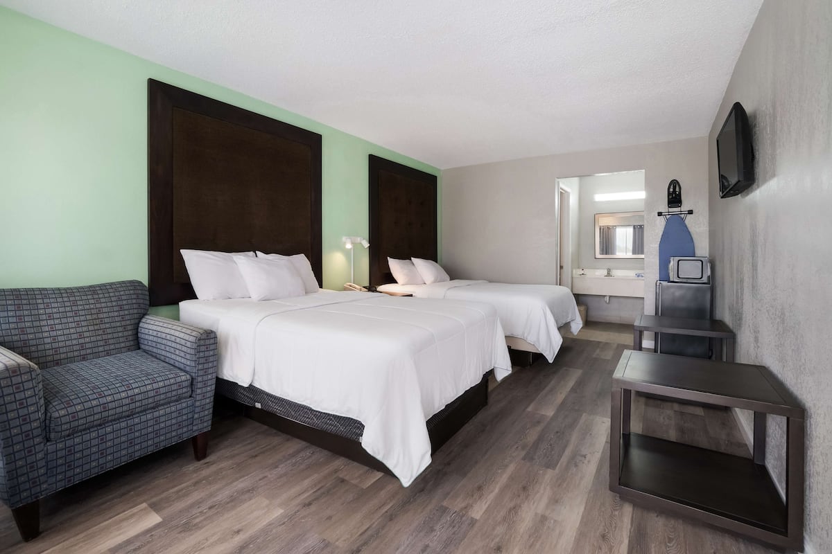 Egyptian cotton sheets, premium bedding, down comforters, pillowtop beds