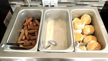 Petit déjeuner complet compris tous les jours