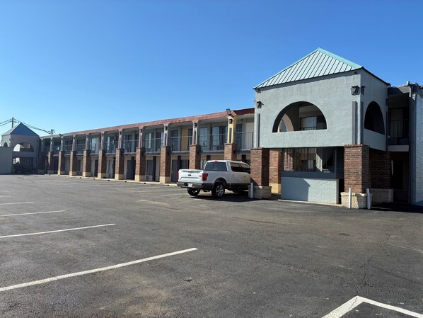 Exterior - Americas Best Value Inn Suites & Studios Blytheville by Sonesta (Blytheville)