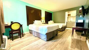 Cubrecamas, colchones con pillow-top, muebles diferentes y escritorio
