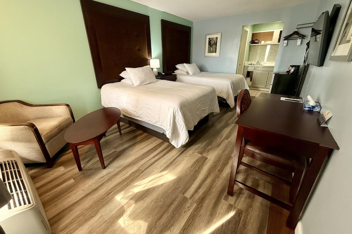 Room, 2 Double Beds, Non Smoking, Kitchenette