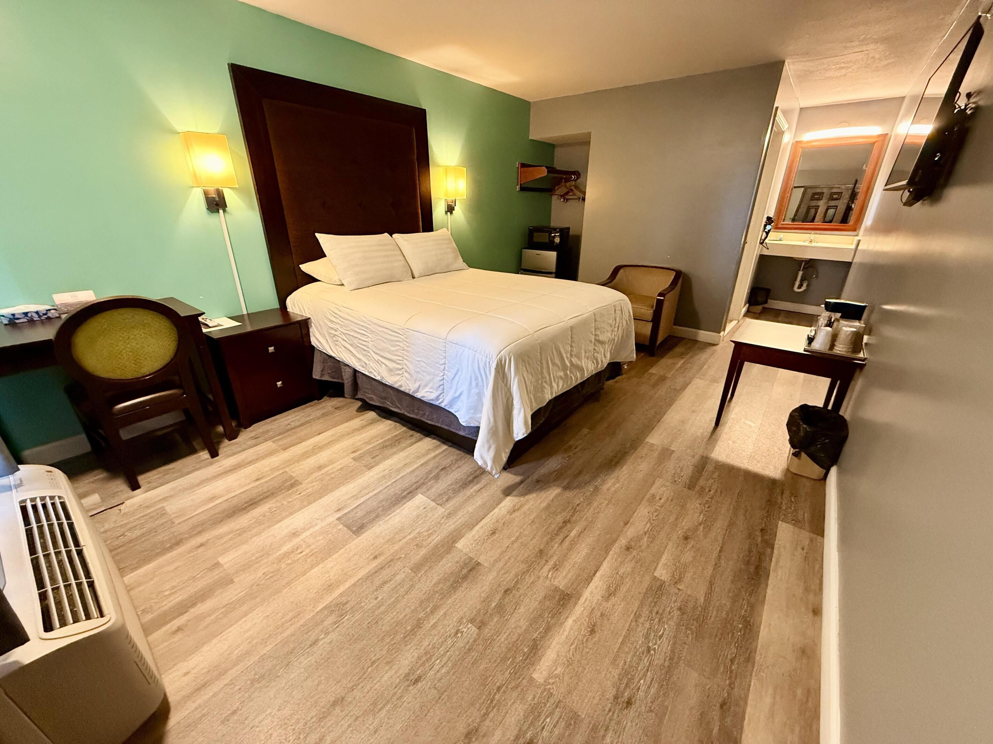 Down duvets, pillow-top beds, individually furnished, desk