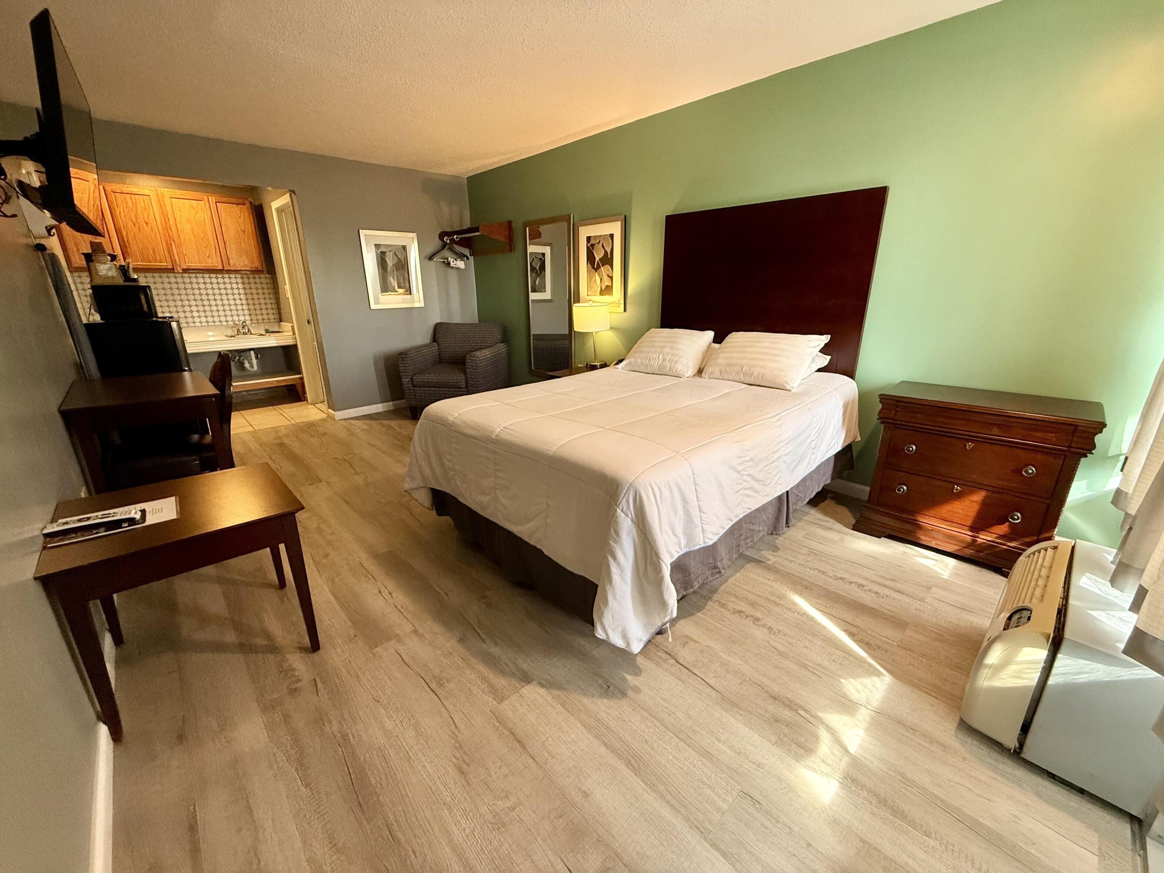 Down duvets, pillow-top beds, individually furnished, desk