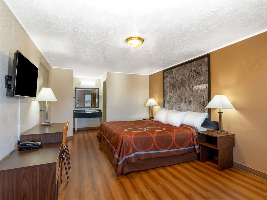 Desk, iron/ironing board, free cribs/infant beds, free WiFi