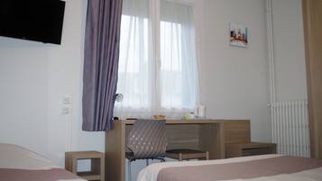 Chambre Triple | Coffres-forts dans les chambres, décoration personnalisée