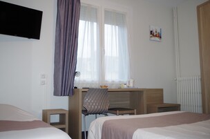 Triple Room | In-room safe, individually decorated, individually furnished, desk