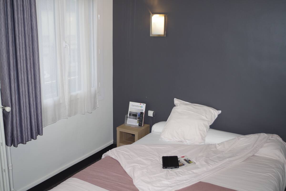 Caixa forta a l'habitació, escriptori, cortines opaques i wifi gratuïta