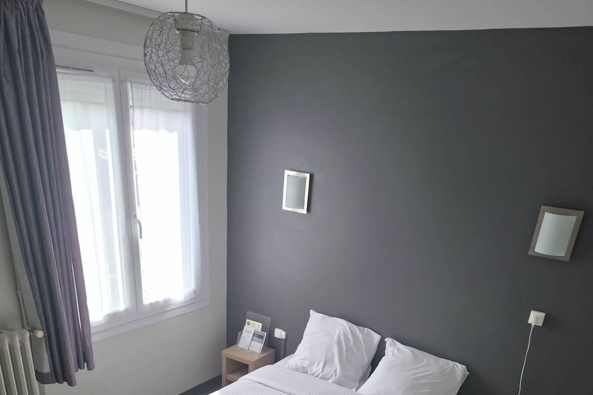 Habitació doble Comfort | Caixa forta a l'habitació, escriptori, cortines opaques i wifi gratuïta