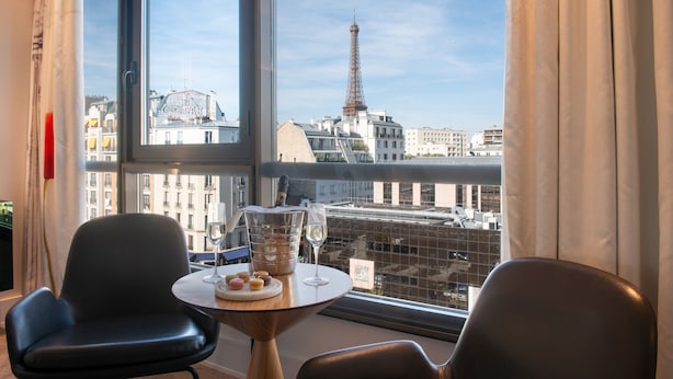 Suite – junior (View on the Eiffel Tower ) | Safe på rommet, lydisolert, wi-fi (inkludert) og sengetøy