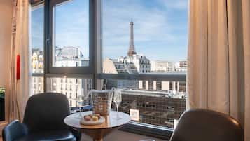 ์ฃผ๋์ด ์ค์ํธ (View on the Eiffel Tower ) | ๊ฐ์ค ๋ด ๊ธ๊ณ , ๋ฐฉ์ ์ค๋น, ๋ฌด๋ฃ WiFi, ์นจ๋ ์ํธ