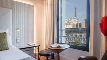 Habitación doble, vistas a la ciudad | Caja fuerte, sistema de insonorización, wifi gratis y ropa de cama