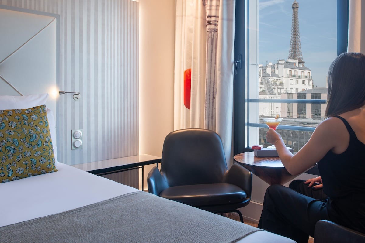 Double Room with view on the Eiffel Tower 5th and 6th Floor | In-room safe, soundproofing, free WiFi, bed sheets