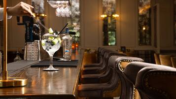 3 bars/lounges