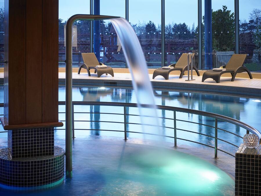 Indoor pool, pool loungers