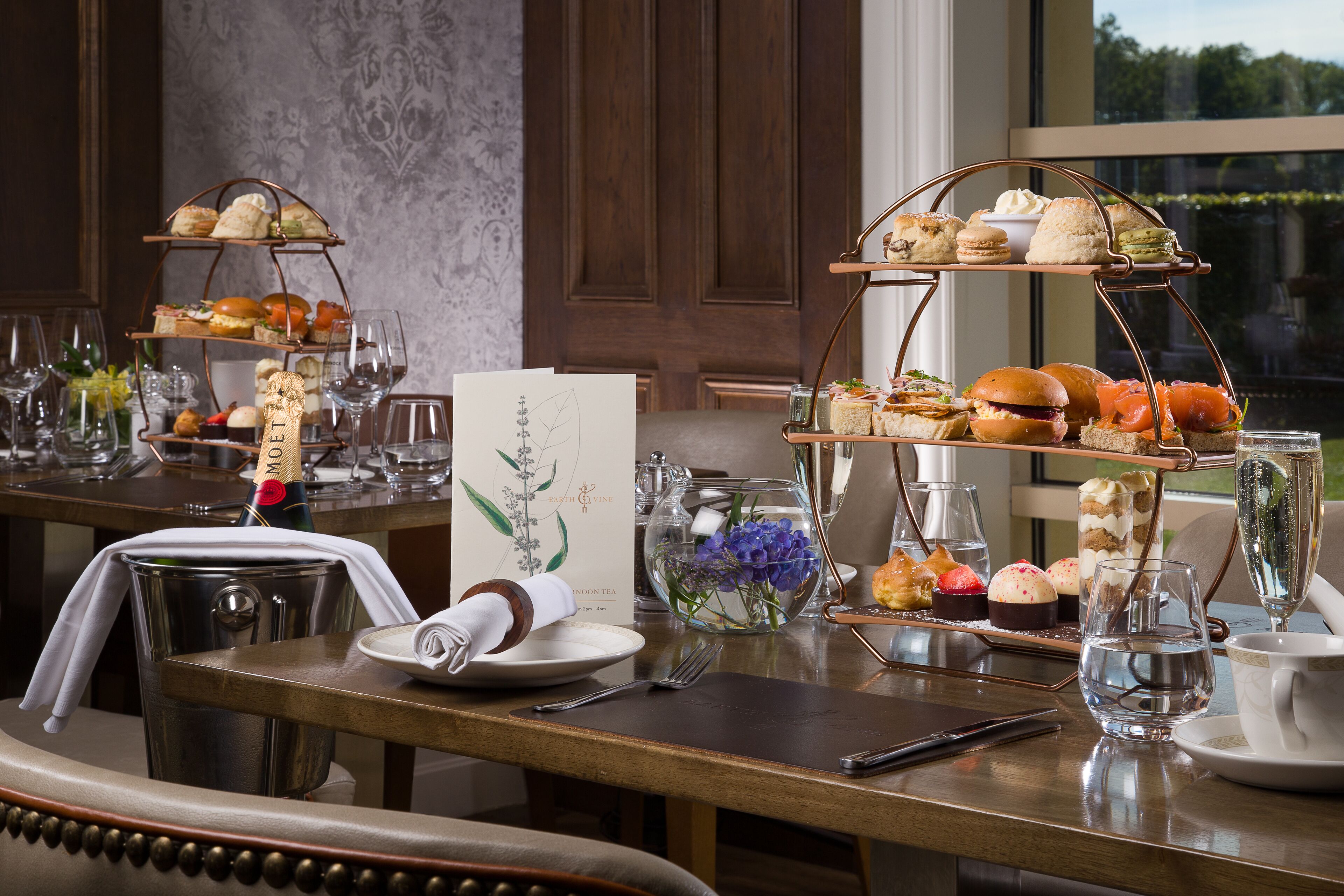 2 restaurants, breakfast, lunch, dinner served; international cuisine 