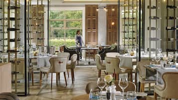 2 restaurants, breakfast, lunch, dinner served; international cuisine