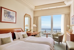 Minibar, in-room safe, desk, free WiFi