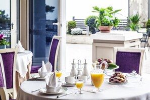 Tägliches nach Wunsch zubereitetes Frühstück gegen Gebühr