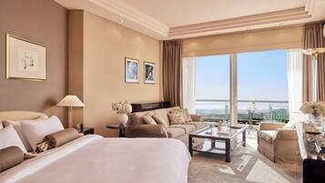 Suite – executive, sjøutsikt | Minibar, safe på rommet, skrivebord og wi-fi (inkludert)