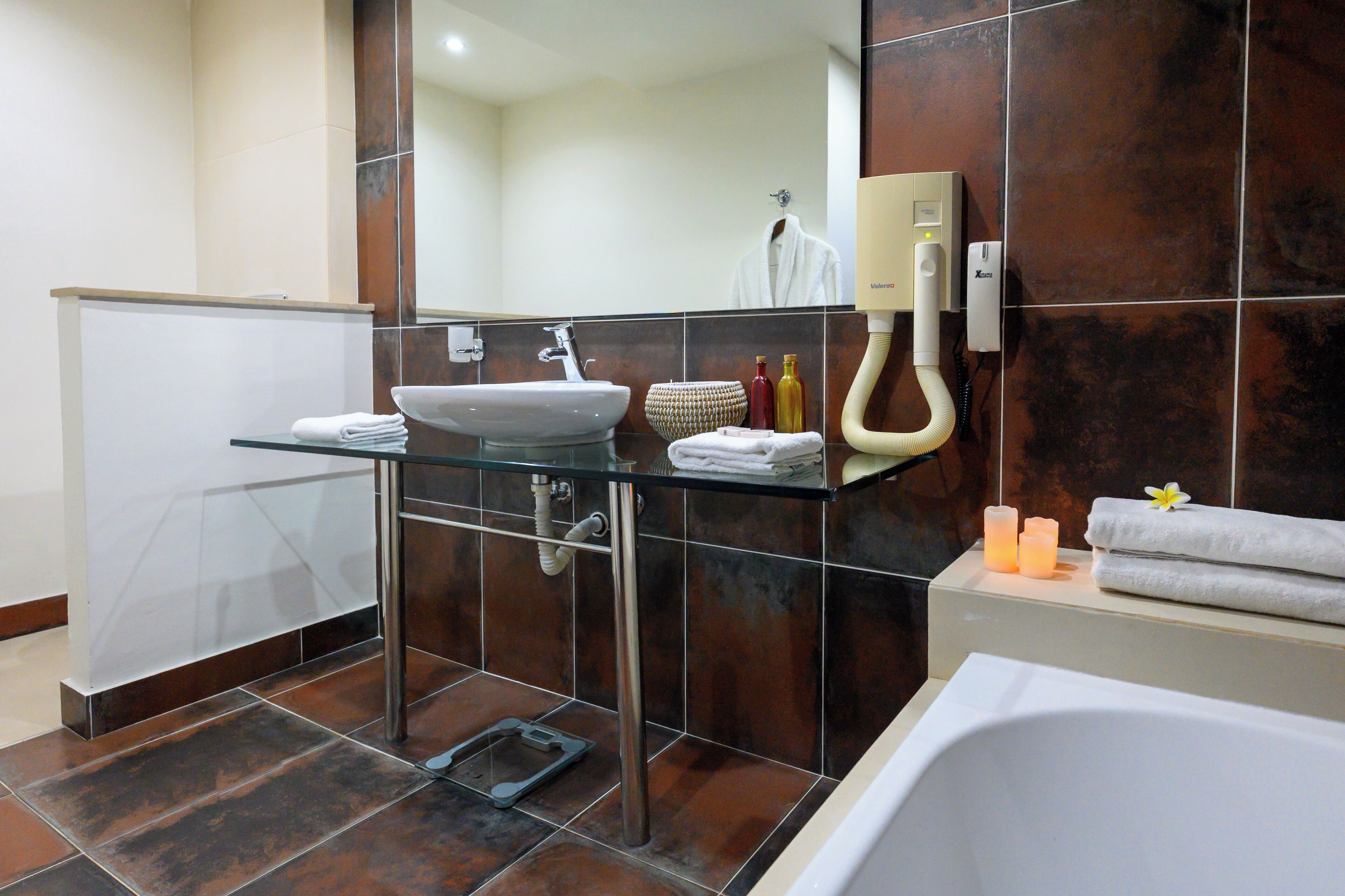 comfort room, 1 king bed, balcony, ground floor | bathroom | combined shower/bathtub, hair dryer, bathrobes, towels