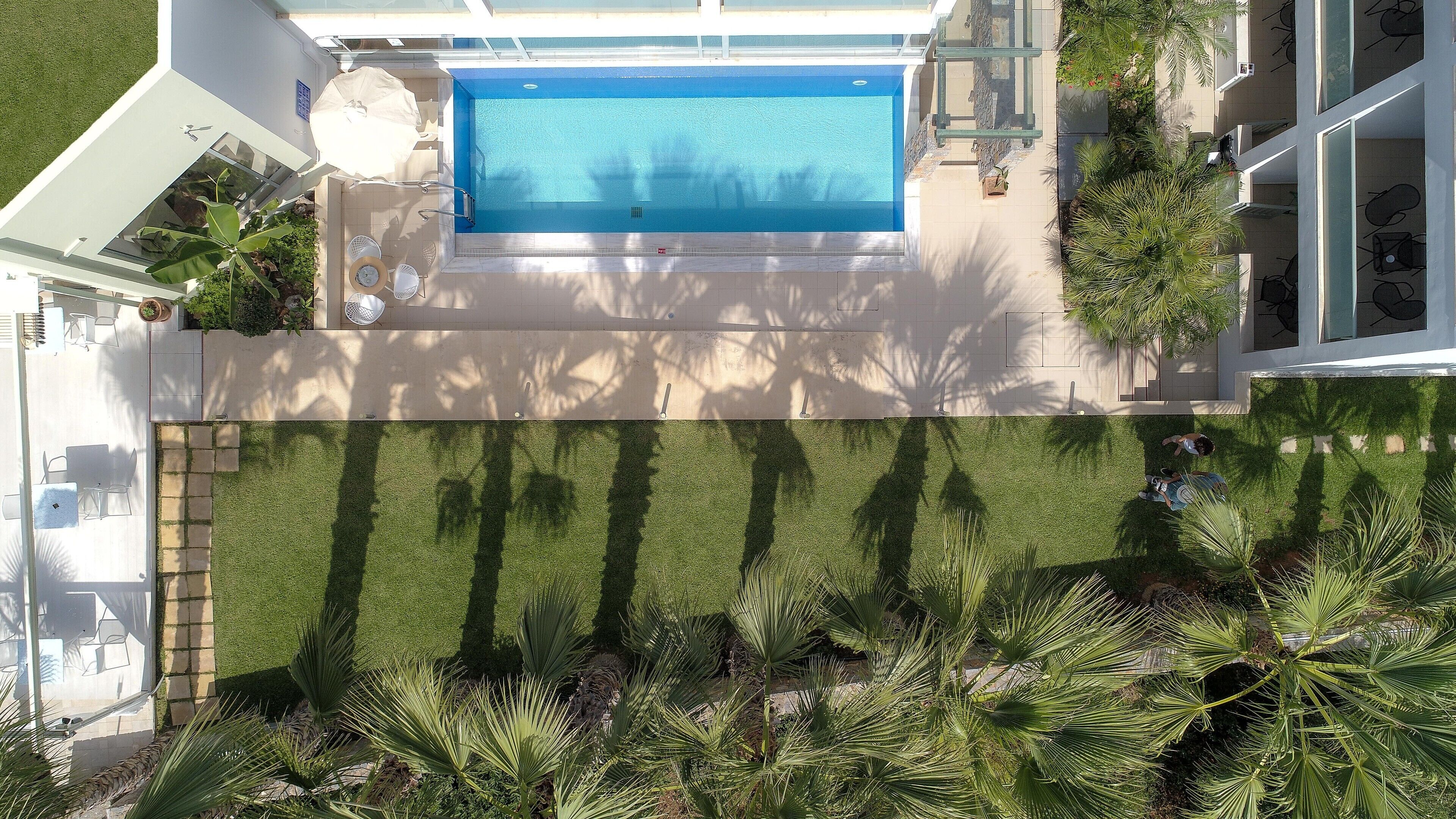 3 outdoor pools, open 9 AM to 7 PM, pool umbrellas, sun loungers