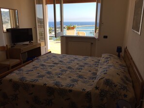 Ropa de cama de alta calidad y minibar 